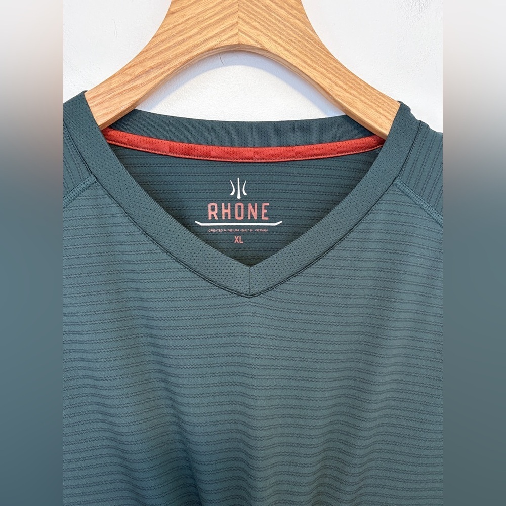 Rhone Men's Long Sleeve V-Neck Striped Athletic Workout Shirt , sz : XL - Picture 4 of 7